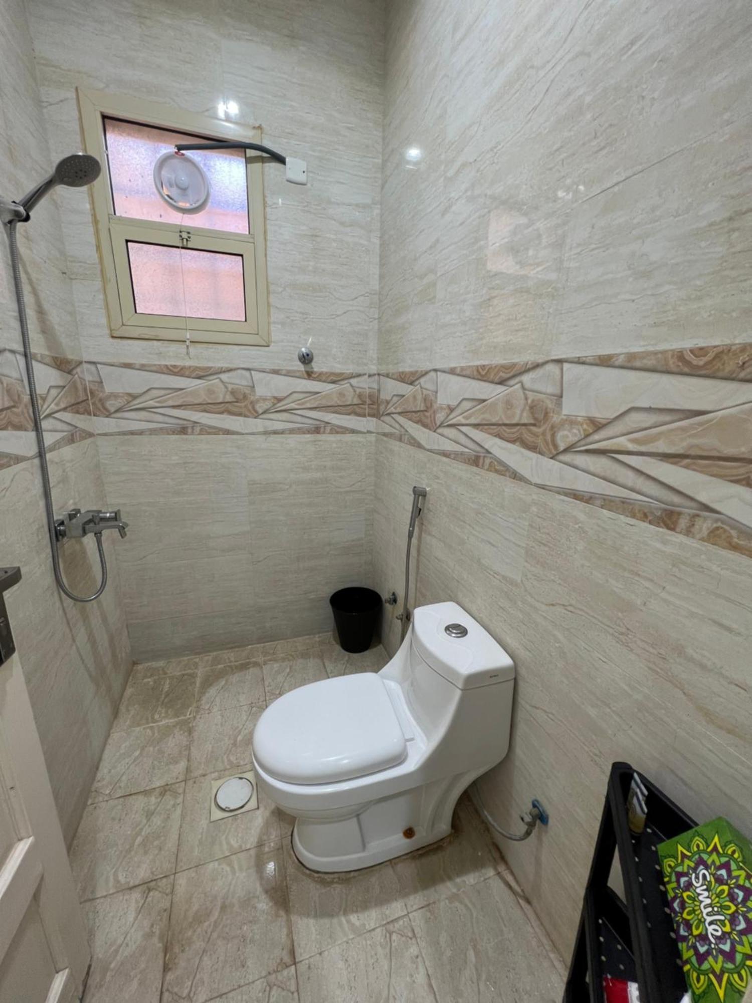 شقق هادئة ومجهزة بتلفزيون مع ترفيه سوني بلايستيشن5 مع جهاز واقع افتراضي Apartment